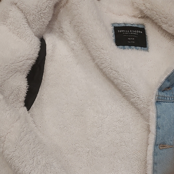 Classic Light Blue Denim Jacket with Sherpa Lining - Picture 5 of 7